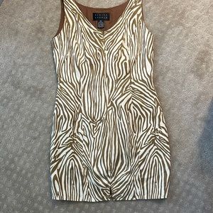 Finity Studio Sexy fitted zip front dress